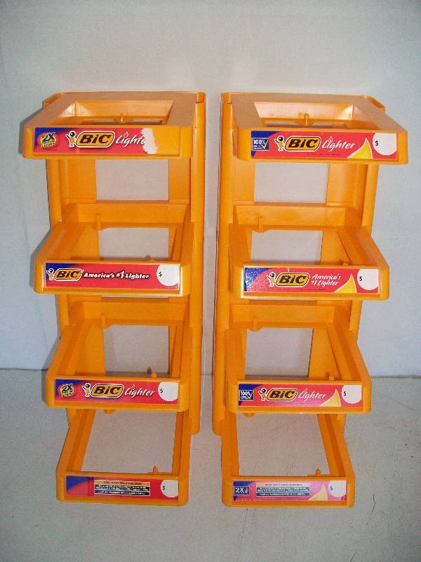 lot 37 image: Retail Display Racks