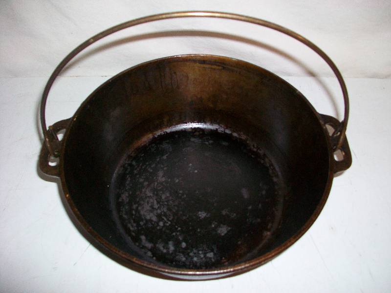 lot 44 image: Dutch Oven