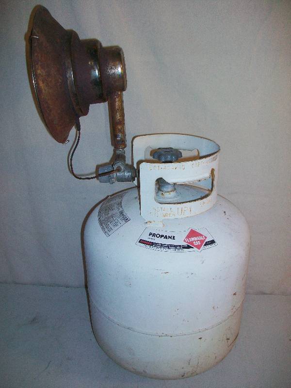 lot 54 image: Propane Tank & Heater