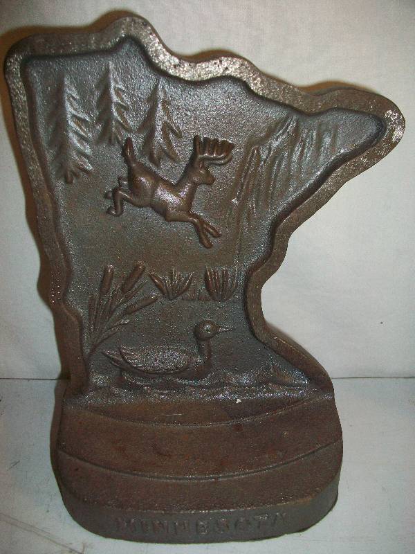lot 56 image: Cast Iron Bookends