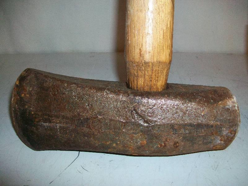 lot 64 image: Splitting Maul & Bolt Cutter