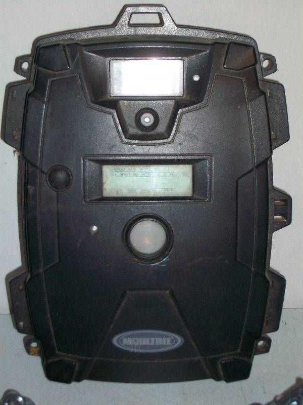 lot 67 image: Trail Camera, Machete & Chains