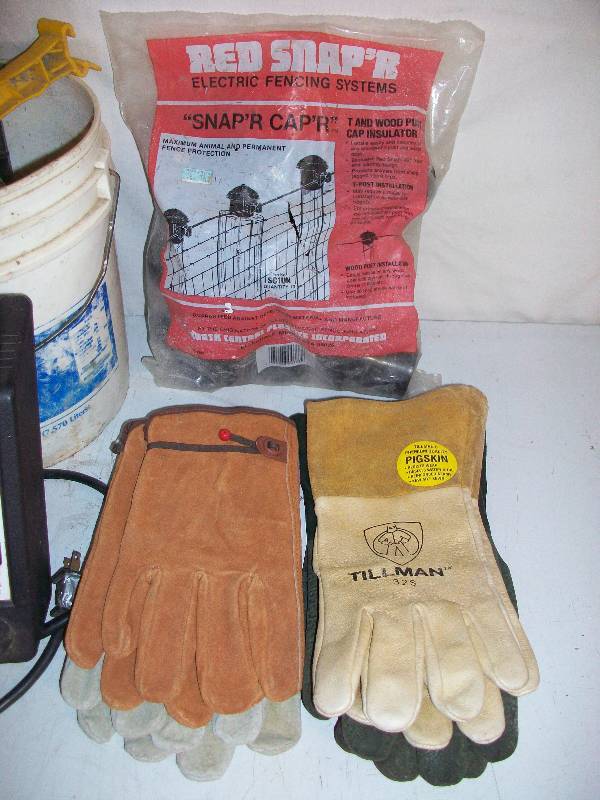 lot 73 image: Electric Fencer & Supplies