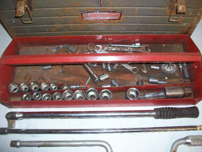 lot 77 image: Craftsman Toolbox & Tools