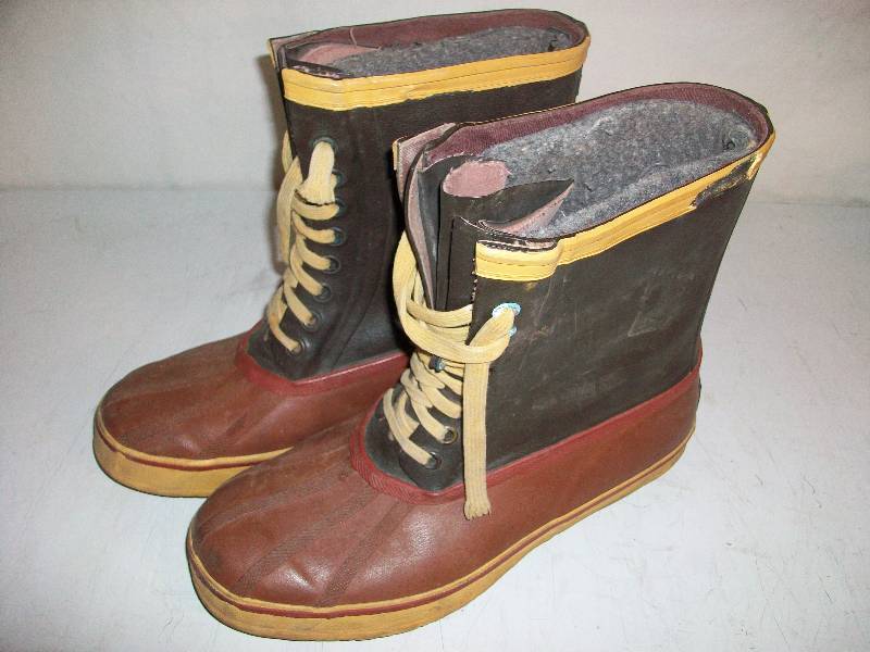 lot 87 image: Winter Boots