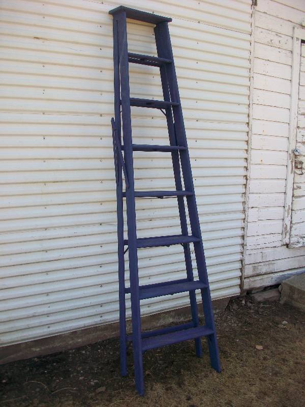 lot 97 image: 8 Wood Step Ladder