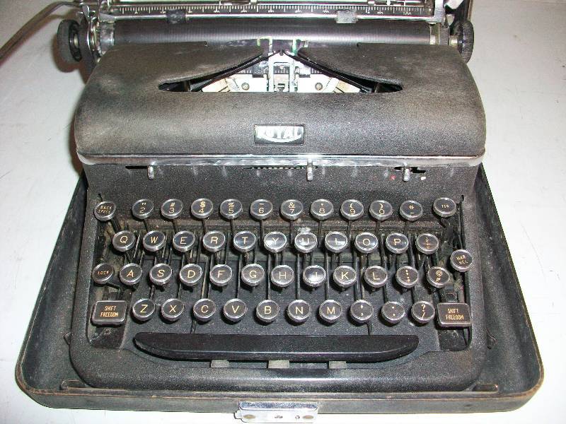 lot 100 image: Vintage Royal Typewriter