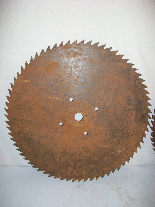 lot 104 image: Buzz Saw Blades