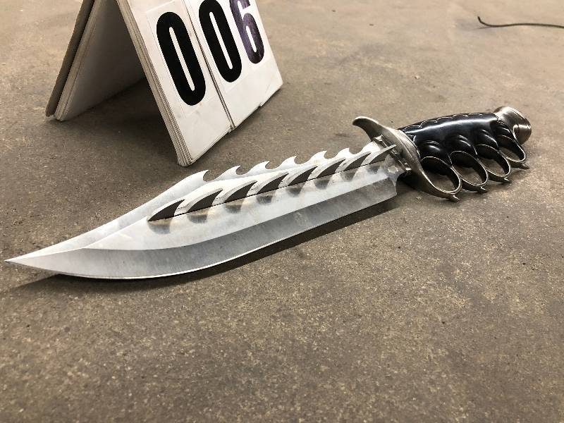 lot 6 image: Large Brass Knuckle Knife with Multi-Directional Blades