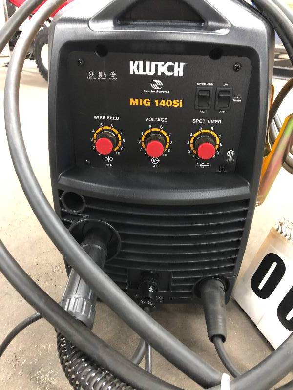 lot 8 image: KLUTCH Flux-CoreMIG Welder