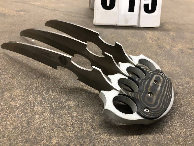 Wolverine Claw - Brass Knuckle Style 3 Blade Knife Claw | PRO Auctions ...