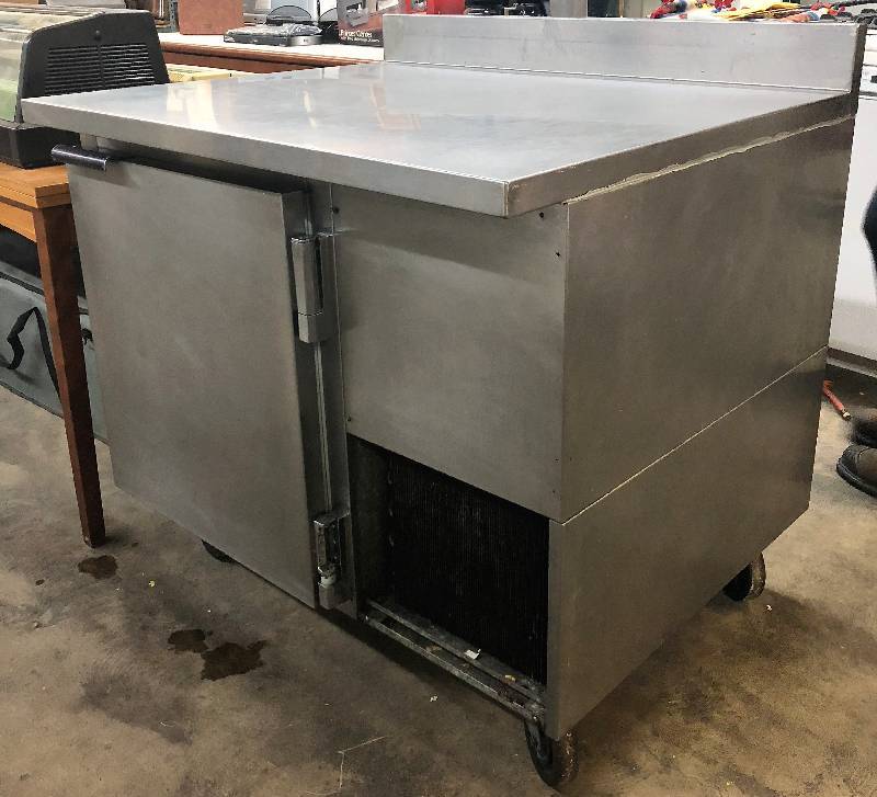 lot 14 image: Beverage Air WTR41 41 Worktop Refrigerator on Casters NSF