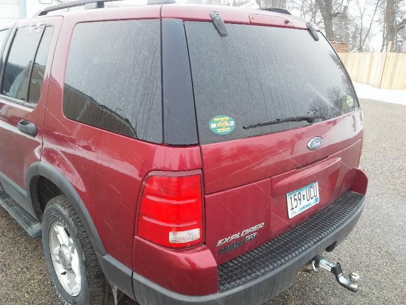 lot 1 image: 2003 Ford Explorer