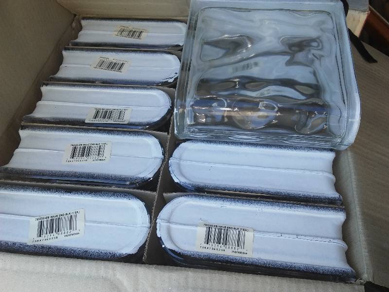 lot 20 image: Wave Glass Block (10 pcs per box), Rounded Corners