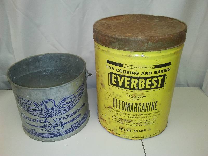 lot 3 image: Vintage Oleo Can and Minnow Bucket