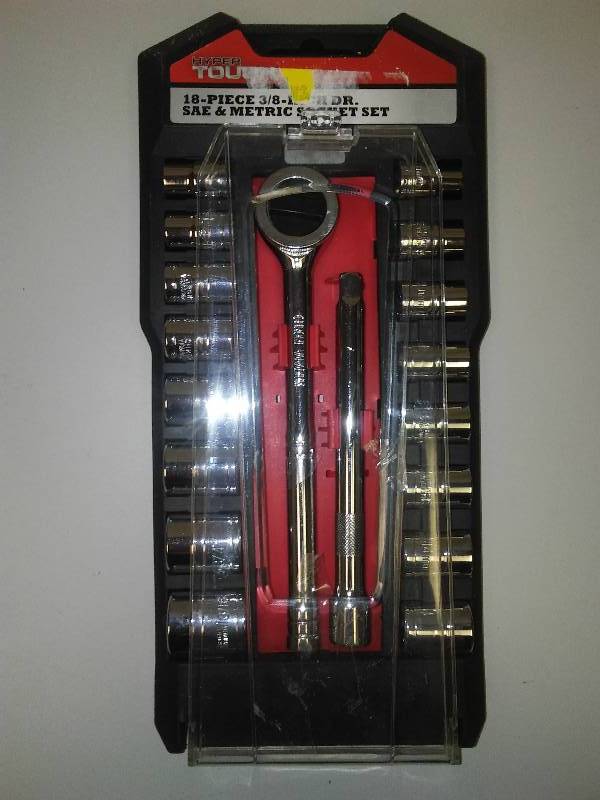lot 85 image: 18 pc. Socket Set SAE and Metric, 38 in. Driver, NEW Hyper Tough