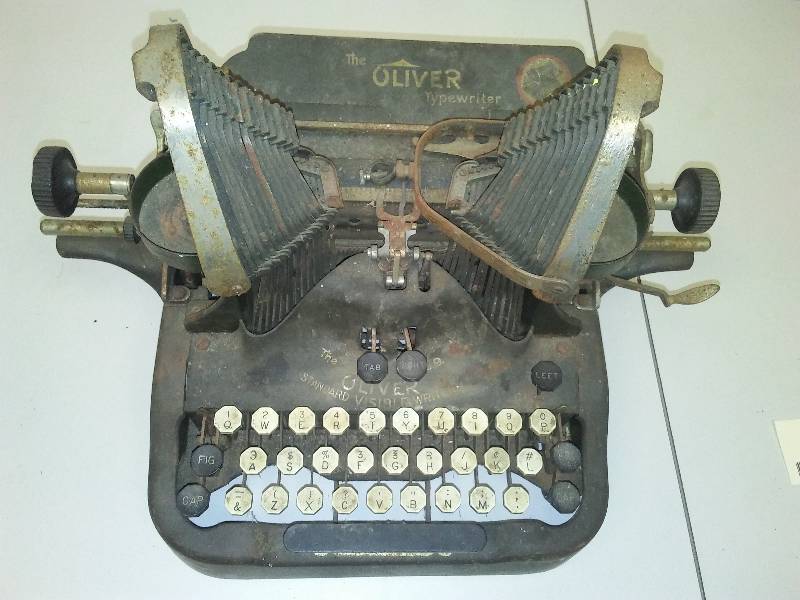 lot 100 image: Antique Oliver No. 9 Typewriter