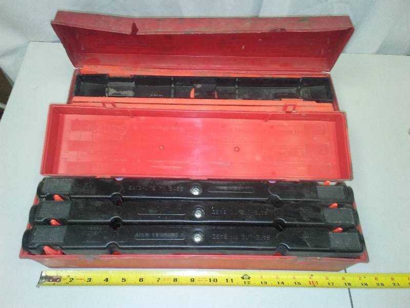 lot 104 image: 2 Sets Emergency Road Flare Triangles, DOT Certified