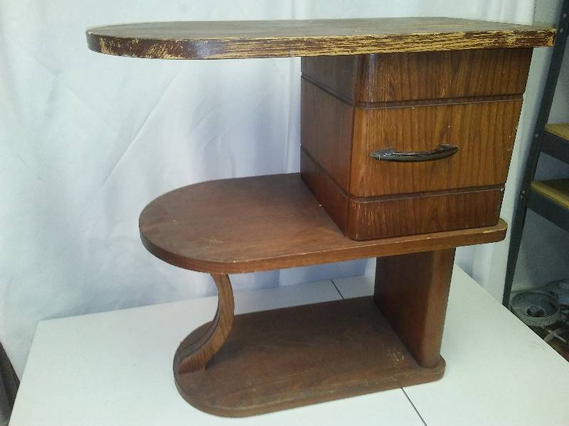 lot 105 image: Vintage Mid-Century Side Table