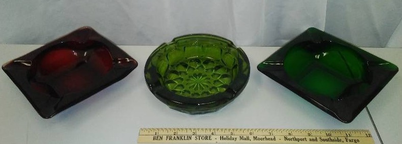 lot 116 image: Vintage Mid-Century Glass Ashtrays, (3)