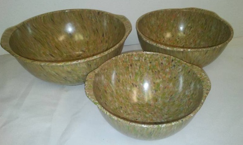 lot 135 image: 3 Matching Melmac Bowls 60s. Excellent