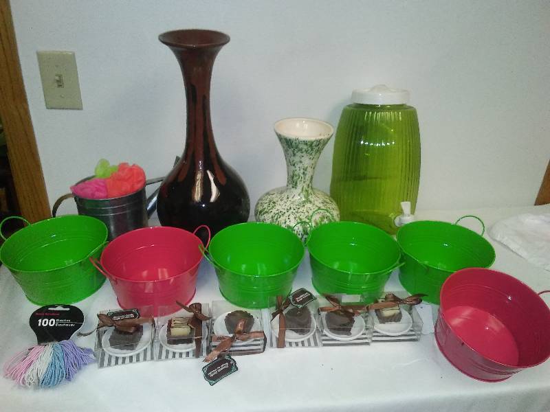 lot 143 image: NEW Vases, Tins, Candles and Scrubbies.