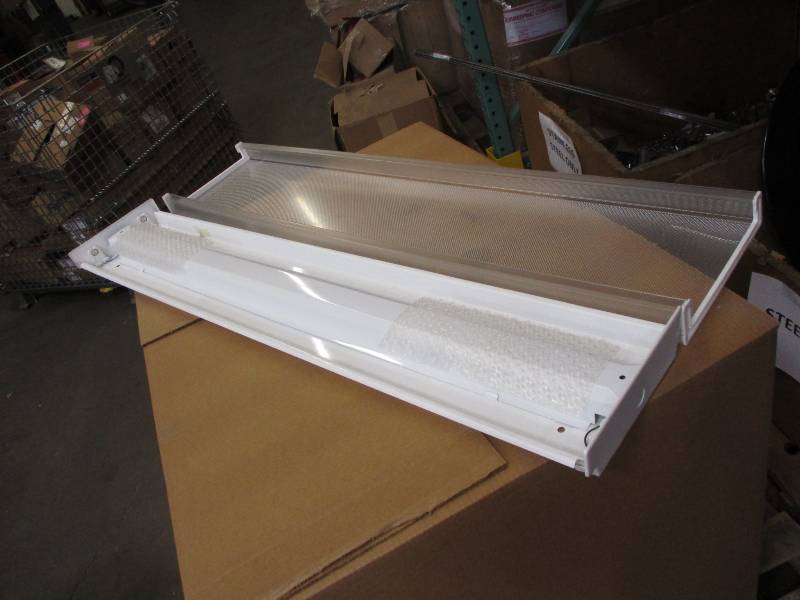 Flouresent Light Fixture
