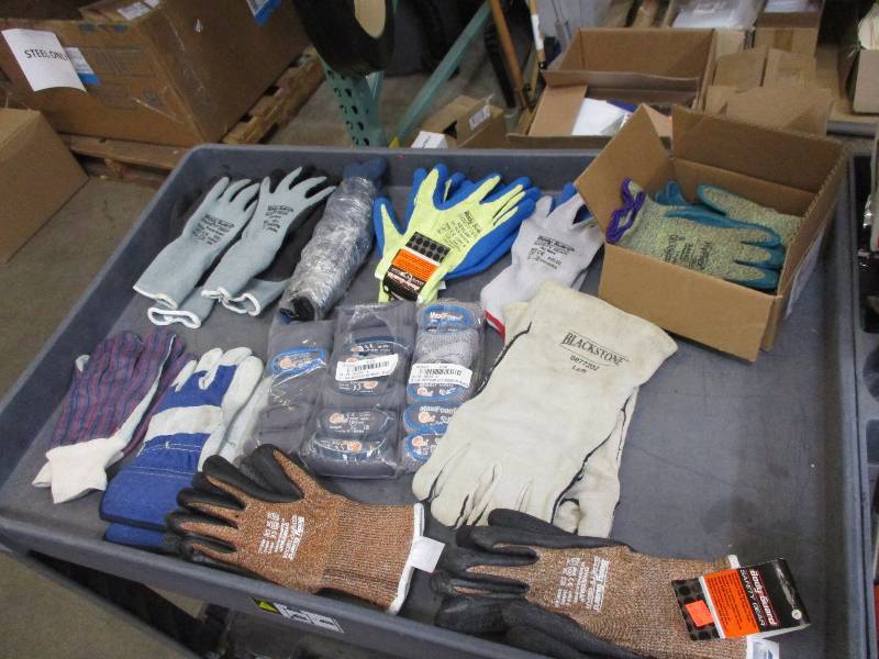 Mixed Gloves