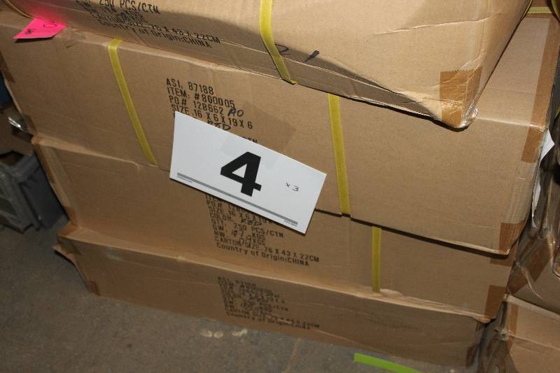750 16 x 6 x 19 Red Plastic Handled Bags