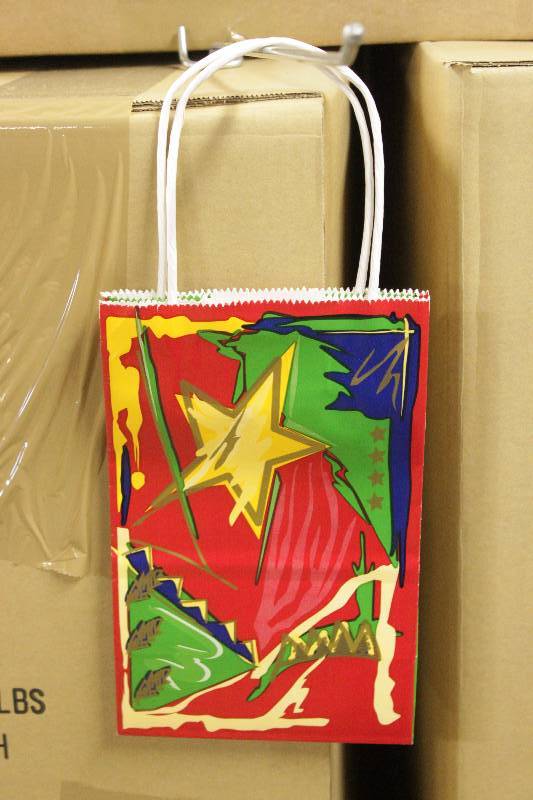 800 Assorted Holiday Paper Bags with Handle