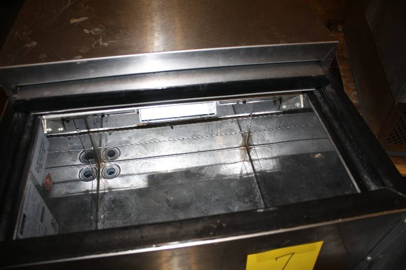 lot 7 image: Perlick Glass Chiller Single Door Top Load, RunsCools