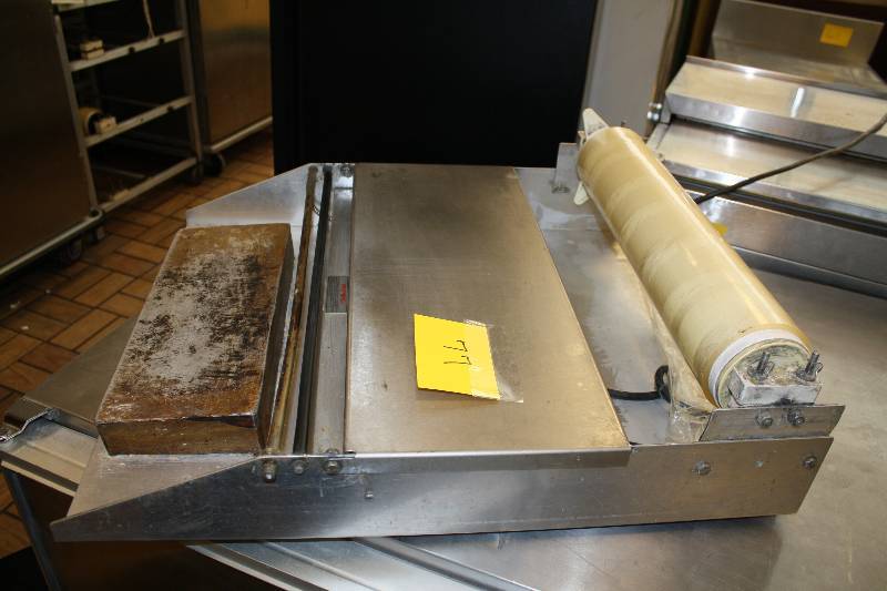 lot 77 image: Shrink Wrap Machine