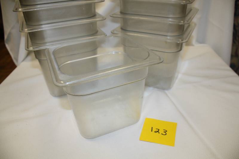 lot 123 image: Cambro 16 x 6 Size