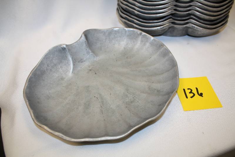 lot 136 image: Wilton Cast Alluminum Clam Shell Shaped
