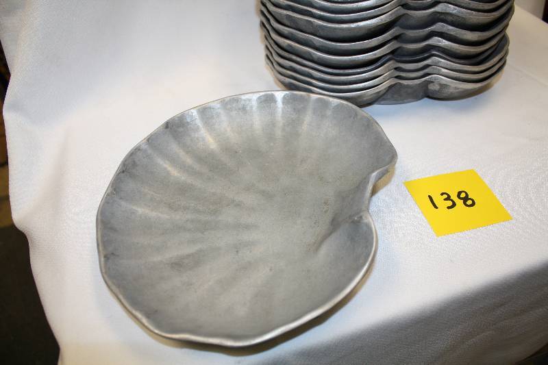 lot 138 image: Wilton Cast Alluminum Clam Shell Shaped