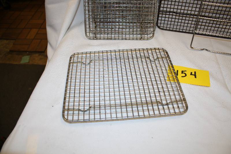 lot 154 image: Assorted Cooling Racks