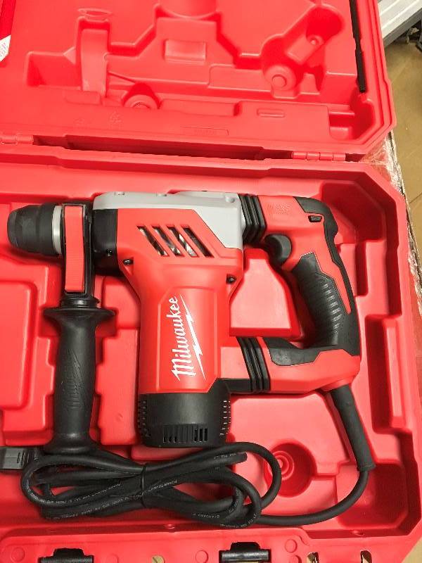 Milwaukee 1-18 SDS Plus Rotary Hammer Kit open box in like new condition
