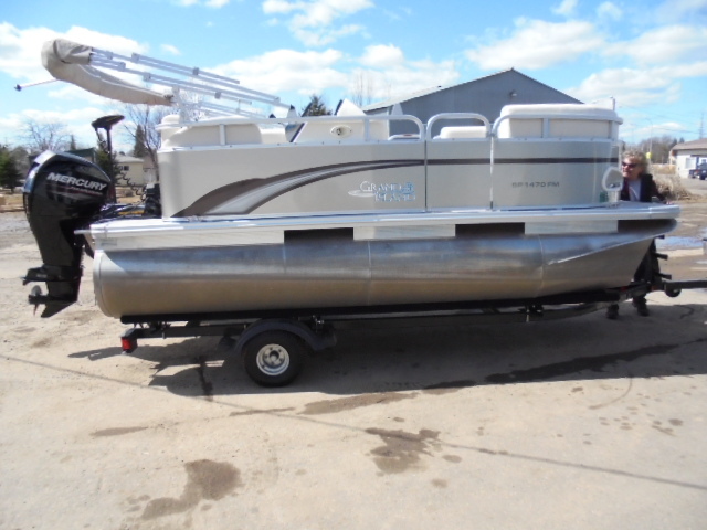 2014 TahoeGrand Island Pontoon Boat and Trailer