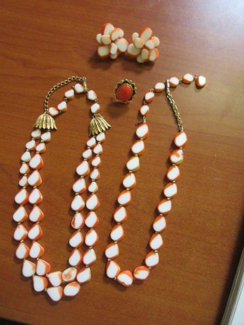 lot 301 image: TRIFARI STONE JEWELRY