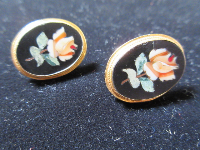 lot 311 image: 14K YELLOW GOLD VINTAGE FLORAL STONE EARRINGS