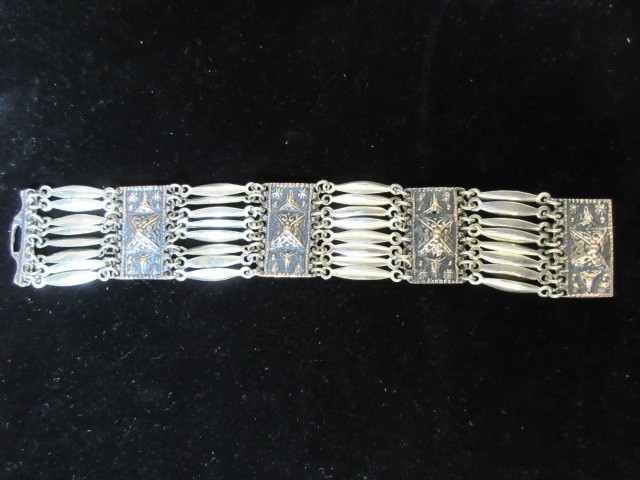lot 324 image: VINTAGE STERLING ARTISAN MULTI-STRAND WIDE TRIBAL PANEL BRACELET