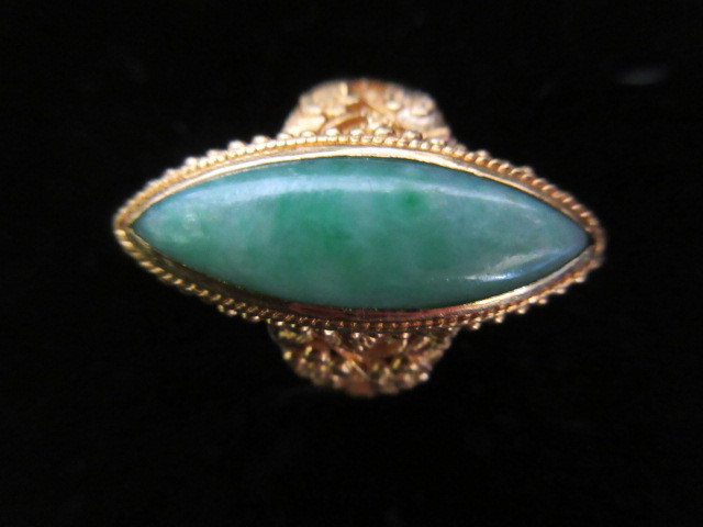 lot 326 image: 18K HANDMADE FLORAL & MARQUISE JADE CABOCHON RING