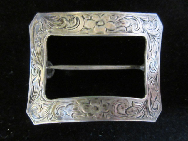 lot 344 image: STERLING BOII TIFFANY & CO CURVED BUCKLE SHAPED PIN