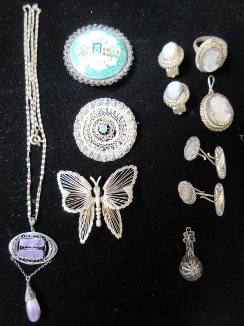 lot 345 image: INCREDIBLE VINTAGE & ANTIQUE SILVER FILIGREE JEWELRY COLLECTION