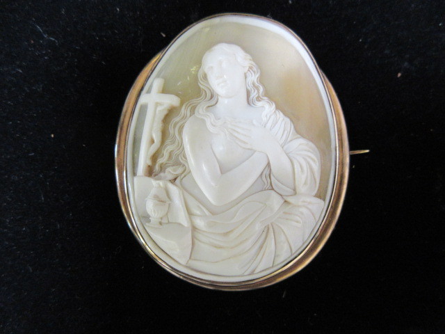 lot 360 image: MOURNING CAMEO MARY MAGDALENE VICTORIAN LARGE PIN
