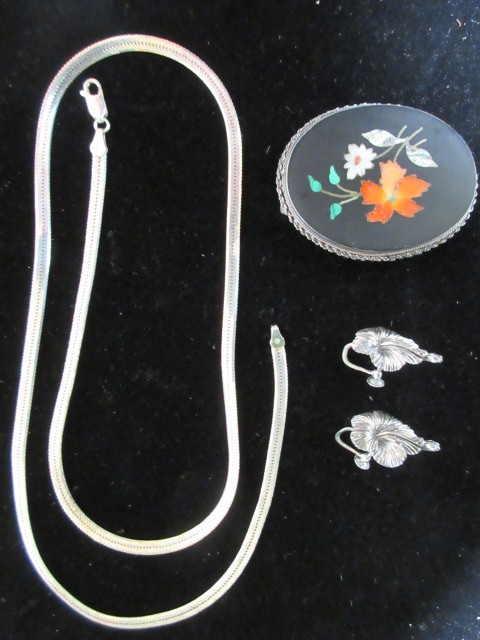 lot 361 image: VINTAGE STERLING JEWELRY COLLECTION