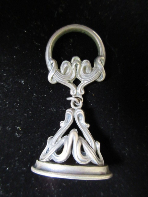 lot 364 image: SILVER ART NOUVEAU FOB WITH SEAL