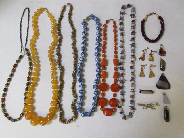 lot 365 image: GENUINE STONE JEWELRY COLLECTION