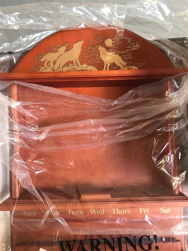 WOODEN WALL CALENDAR & WOLF PLATES