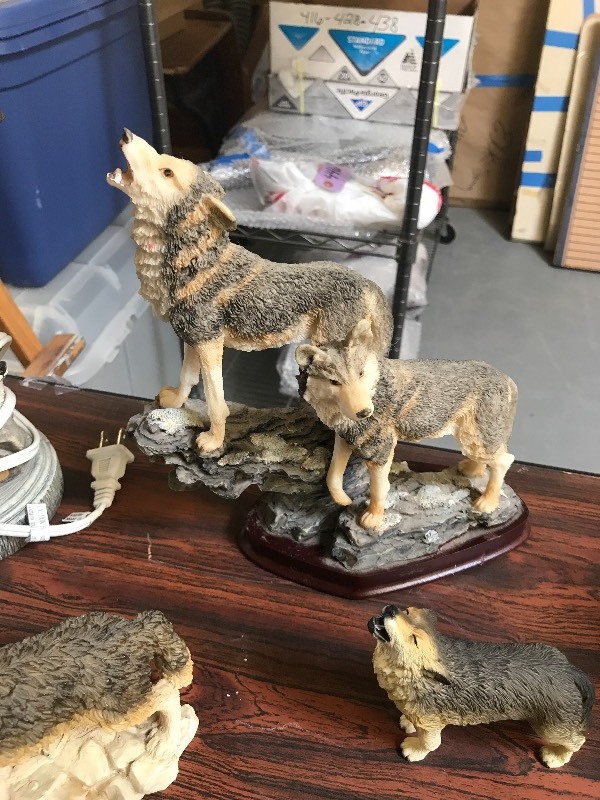 WOLF THEMED STATUES AND DECORATIONS